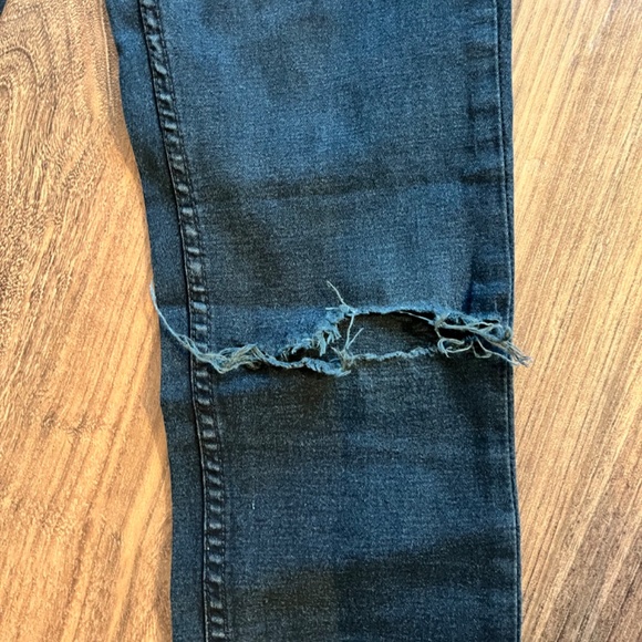 BDG black skinny jeans with ripped knees - Picture 5 of 6